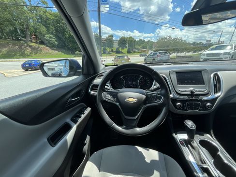 Used 2020 Chevrolet Equinox LT FWD image 18