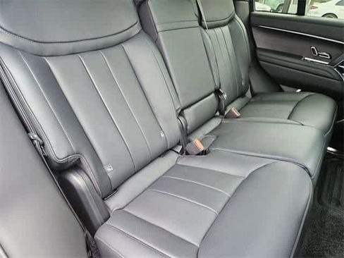 Used 2025 Land Rover Range Rover SE image 22