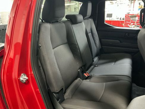 Certified 2025 Toyota Tacoma SR5 AWD/4WD image 18