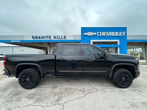Used 2024 Chevrolet Silverado 2500 High Country w/ High Country Premium Package AWD/4WD image 16