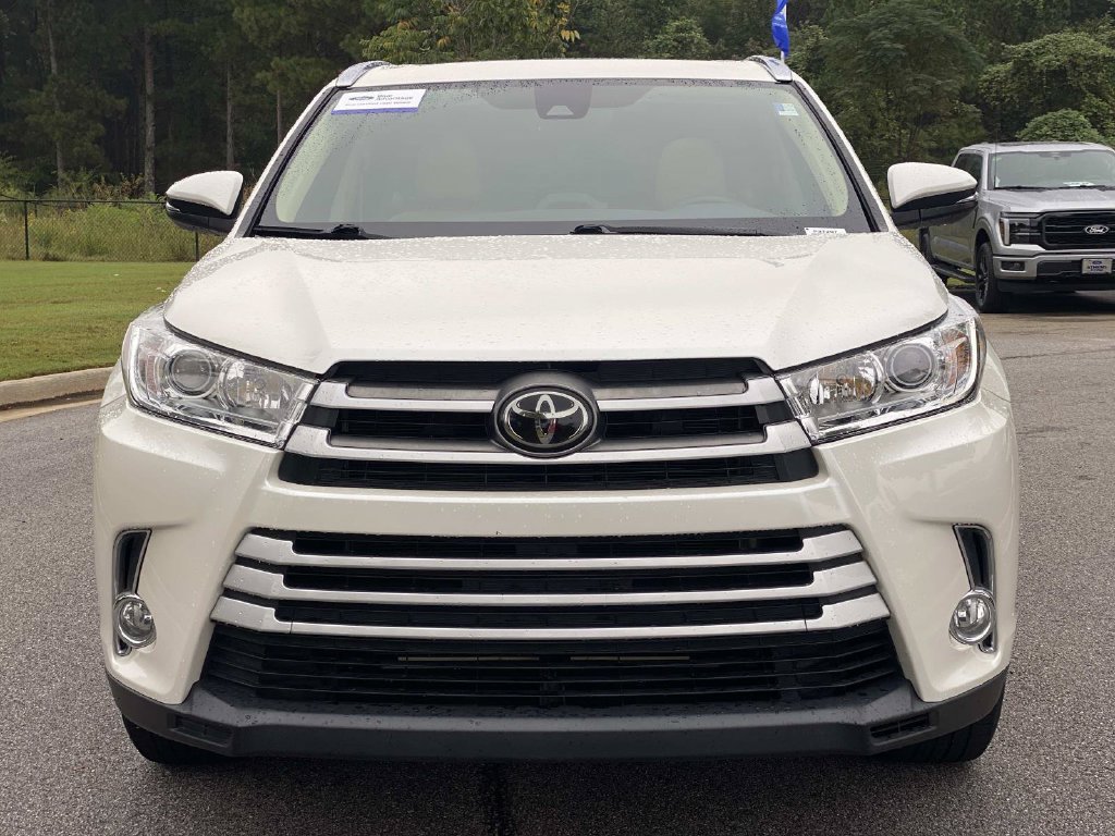 Used 2018 Toyota Highlander XLE FWD image 12