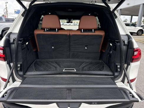 Used 2022 BMW X7 xDrive40i w/ M Sport Package AWD/4WD image 13