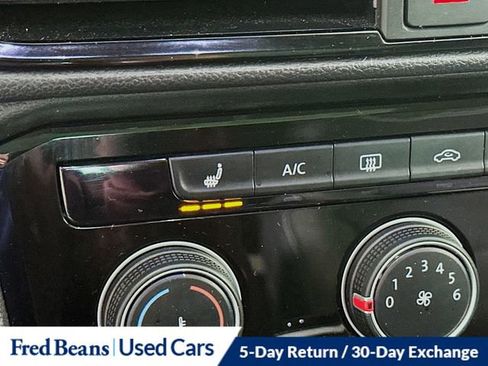 Used 2023 Volkswagen Taos SE w/ Panoramic Sunroof Package image 20