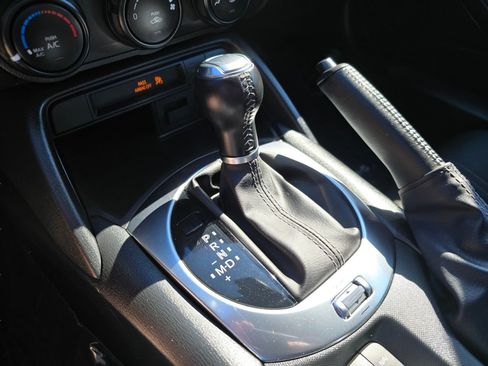 Used 2021 MAZDA MX-5 Miata Club RWD image 15