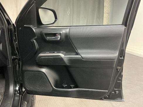 Used 2021 Toyota Tacoma TRD Off-Road w/ Technology Package AWD/4WD image 34