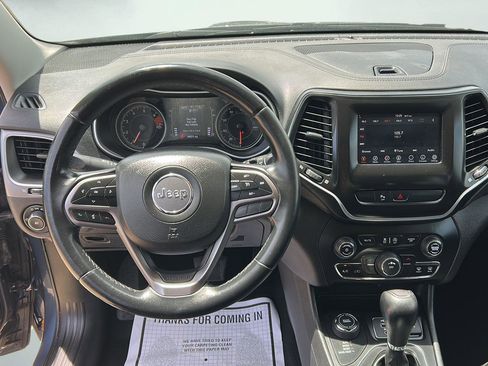 Used 2019 Jeep Cherokee Latitude Plus AWD/4WD image 7