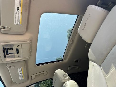 Used 2021 GMC Acadia Denali w/ Denali Technology Package FWD image 28