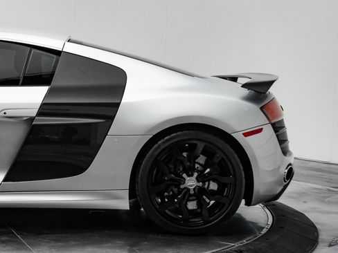 Used 2010 Audi R8 V10 image 9
