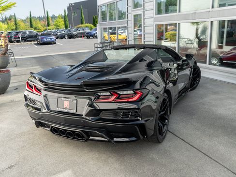 Used 2025 Chevrolet Corvette Z06 RWD image 6