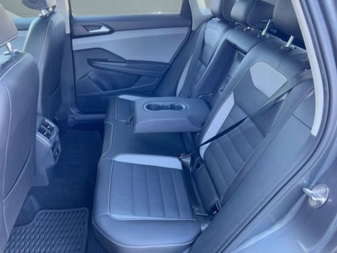 Used 2022 Volkswagen Taos SEL image 14