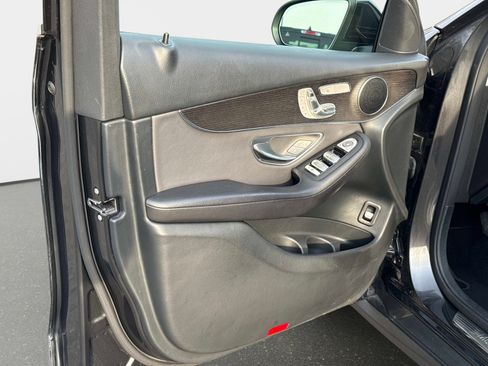 Used 2021 Mercedes-Benz GLC 300 GLC 300 image 20