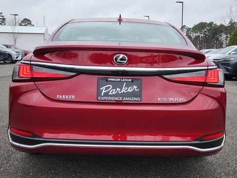 Certified 2025 Lexus ES 300h w/ Premium Package image 6