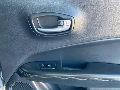 Used 2018 Jeep Compass Sport FWD image 41