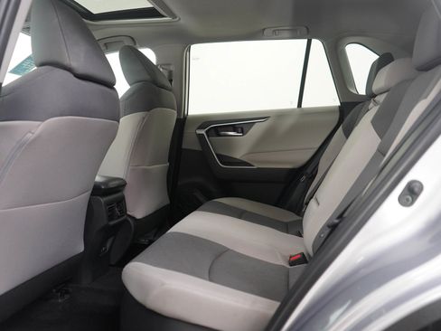 Used 2021 Toyota RAV4 XLE image 19