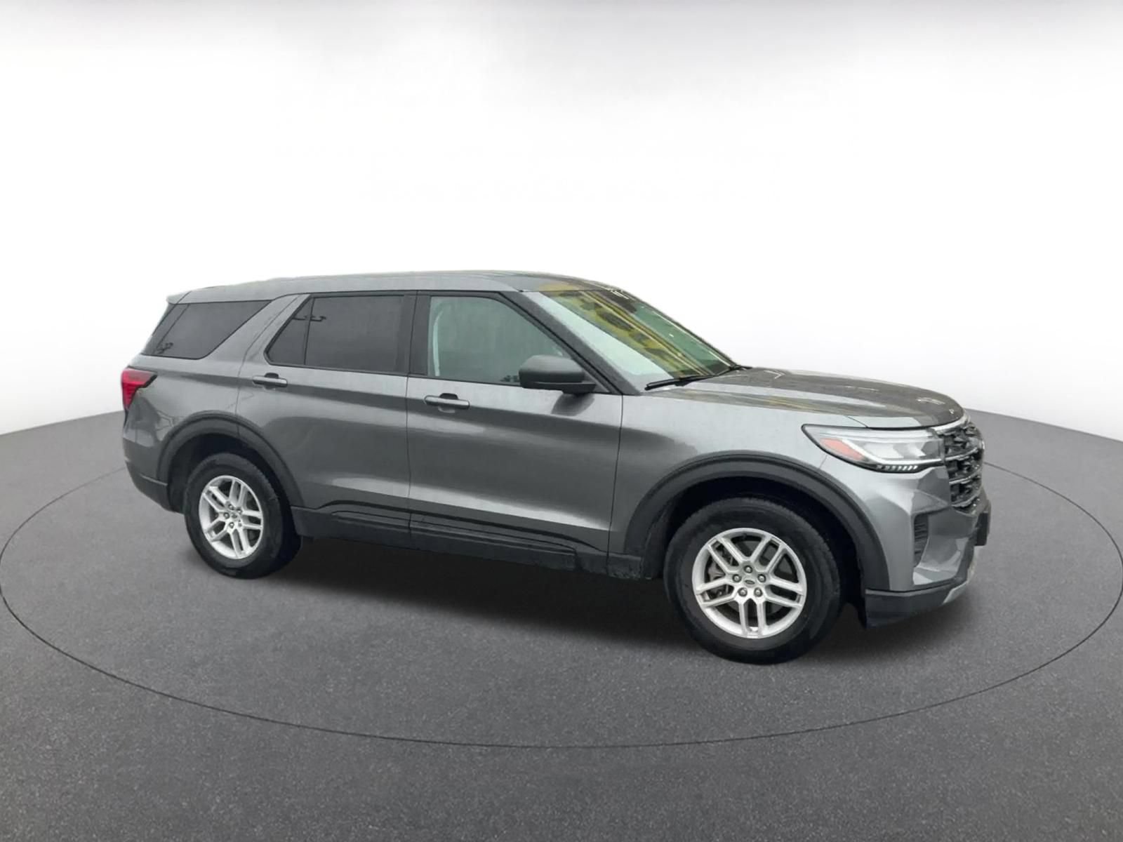 Used 2026 Ford Explorer Active AWD/4WD image 2