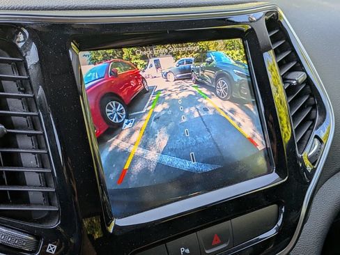 Used 2019 Jeep Cherokee Limited AWD/4WD image 26