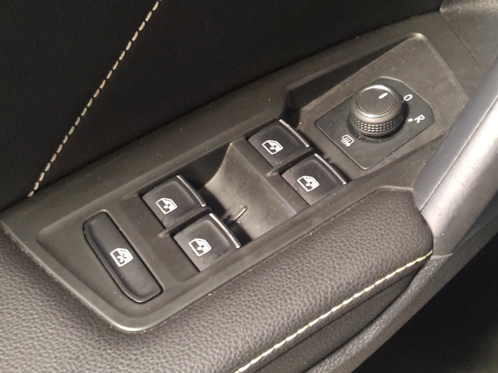 Used 2023 Volkswagen Tiguan SE w/ Panoramic Sunroof Package FWD image 27