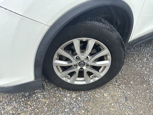 Used 2017 Nissan Rogue SV FWD image 13