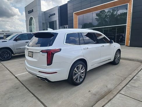 Used 2022 Cadillac XT6 Premium Luxury image 5