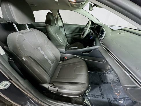 Used 2022 Hyundai Elantra SE FWD image 32