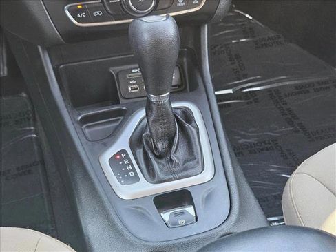 Used 2015 Jeep Cherokee Latitude FWD image 20