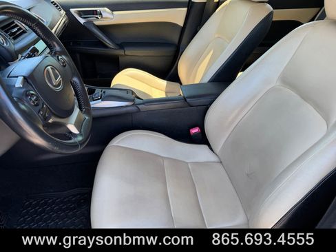 Used 2015 Lexus CT 200h w/ Navigation Package FWD image 10