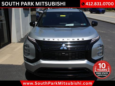 Used 2022 Mitsubishi Outlander SEL Black Edition FWD image 4