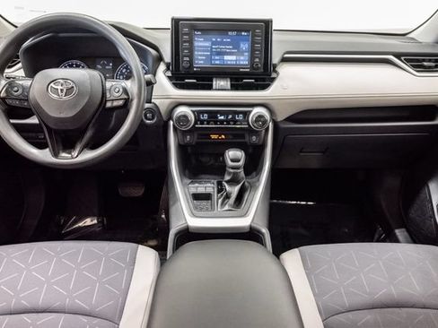 Used 2020 Toyota RAV4 XLE w/ Convenience Package FWD image 28