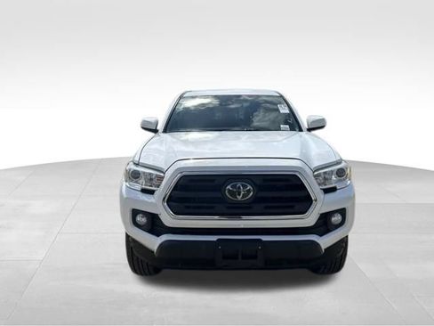Used 2019 Toyota Tacoma SR5 AWD/4WD image 8