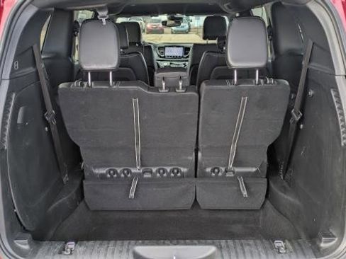 Used 2025 Chrysler Pacifica Select image 22