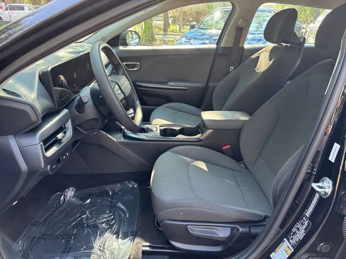 Used 2025 Kia K4 FWD image 26