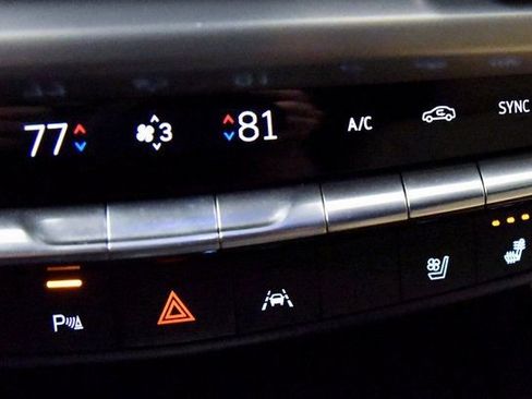 Used 2024 Cadillac XT4 Premium Luxury image 25