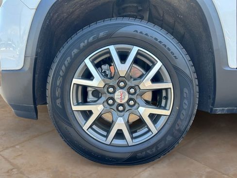 Used 2022 GMC Acadia SLE FWD image 14