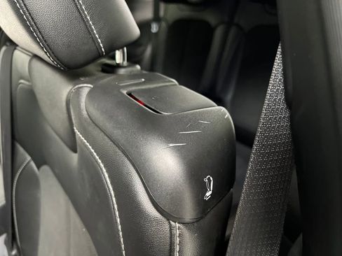 Used 2024 Jeep Grand Cherokee L Laredo image 15