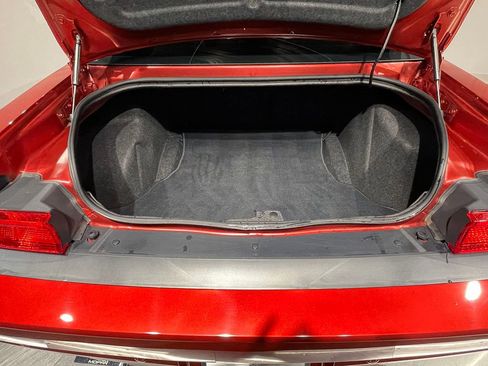 Used 2014 Dodge Challenger SXT image 3