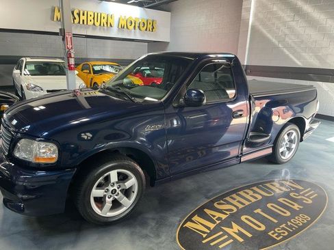 Used 2002 Ford F150 Lightning RWD image 2