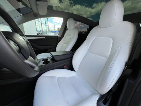 Used 2024 Tesla Model Y Long Range AWD/4WD image 13