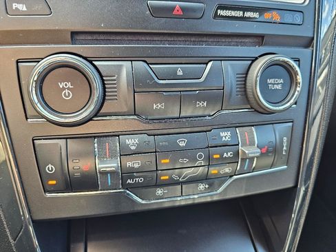 Used 2018 Ford Explorer XLT w/ Equipment Group 202A AWD/4WD image 59