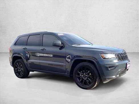 Used 2017 Jeep Grand Cherokee Altitude AWD/4WD image 6