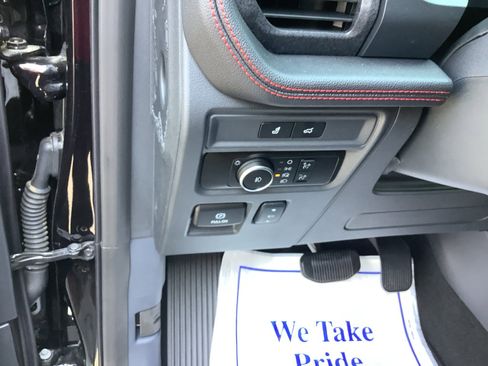 Used 2024 Ford Expedition Limited image 14