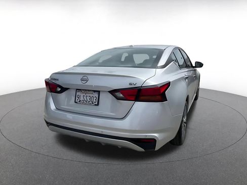 Used 2024 Nissan Altima 2.5 SV FWD image 14