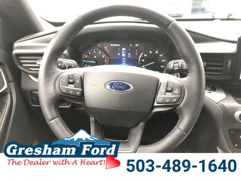 Used 2020 Ford Explorer XLT w/ Comfort Package image 15