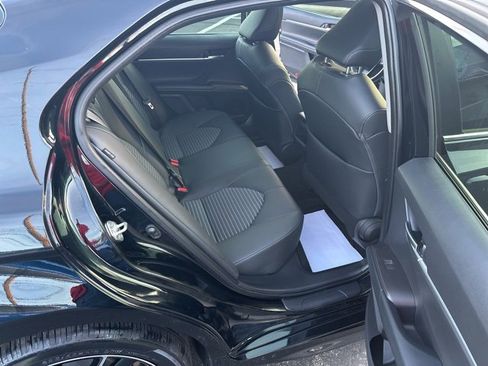 Used 2022 Toyota Camry SE image 18