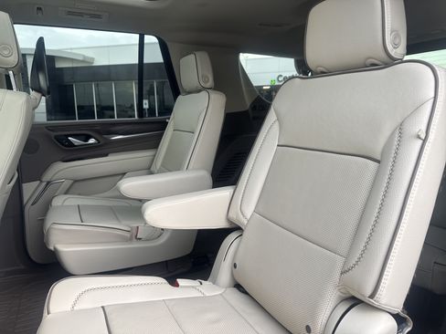 Used 2024 GMC Yukon Denali w/ Denali Reserve Package AWD/4WD image 11