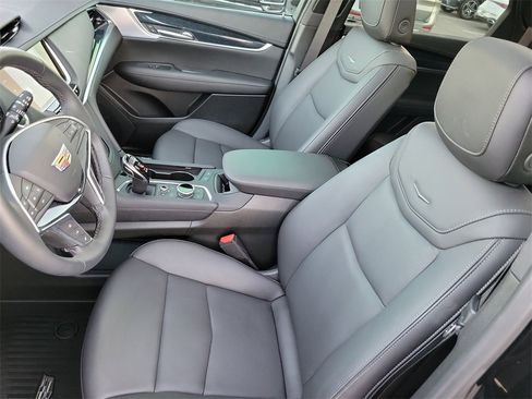 Used 2025 Cadillac XT5 Premium Luxury w/ Technology Package image 16