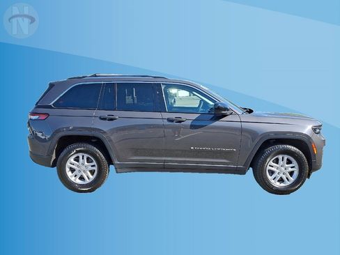 Certified 2023 Jeep Grand Cherokee Laredo w/ Luxury Tech Group I AWD/4WD image 18