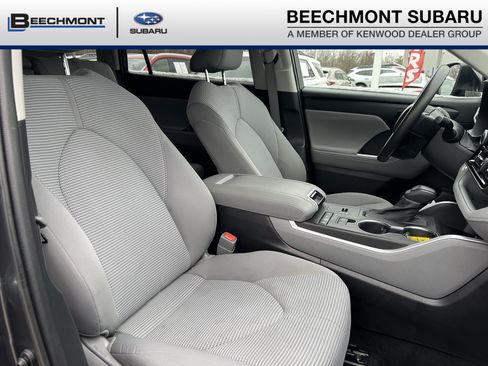 Used 2021 Toyota Highlander L image 26