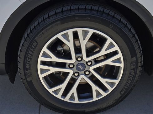 Used 2022 Ford Escape SEL image 9