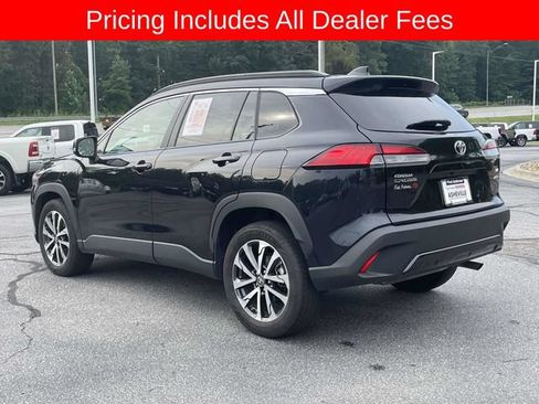 Used 2025 Toyota Corolla Cross XLE AWD/4WD image 3