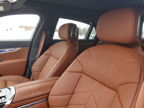 Certified 2023 BMW 760i xDrive w/ Executive Package image 7